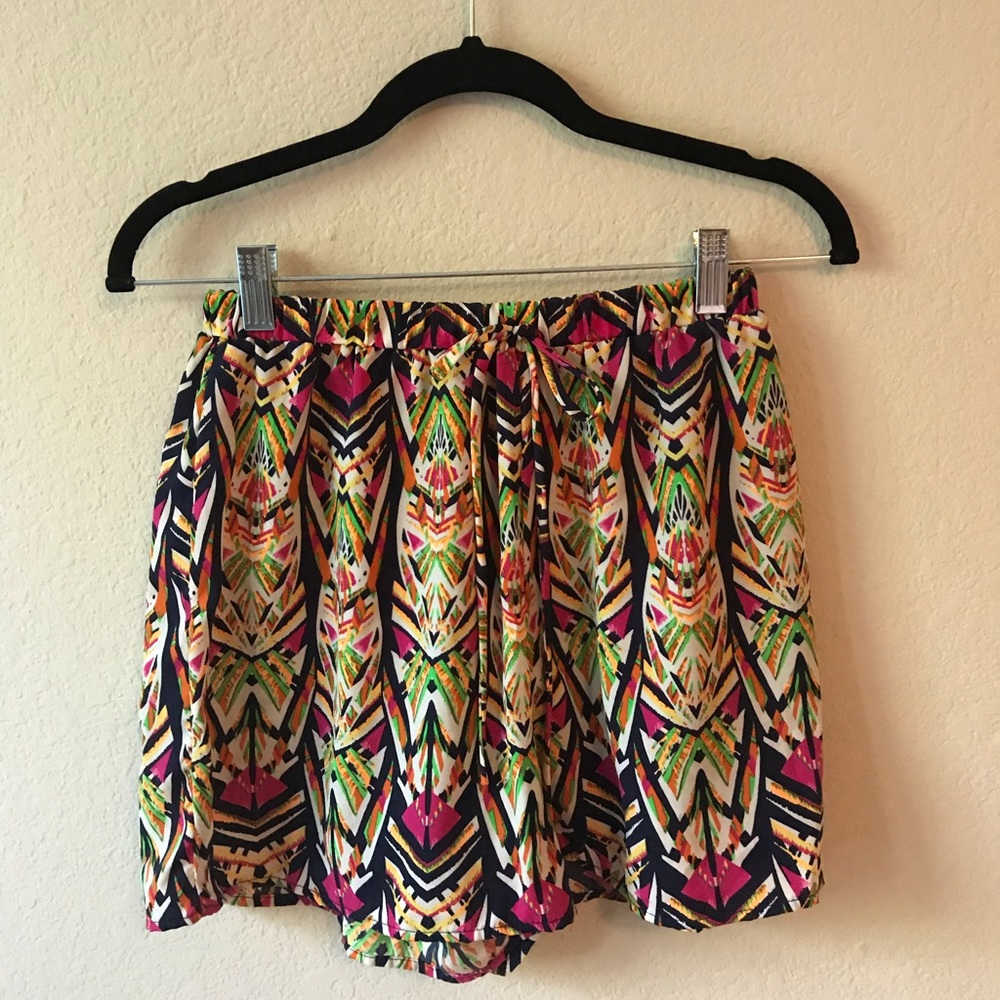 Abstract pattern high-waisted tie shorts